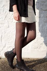 Comment porter une jupe blanche en hiver ?