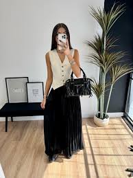 Comment porter une jupe plissée en hiver ? Image